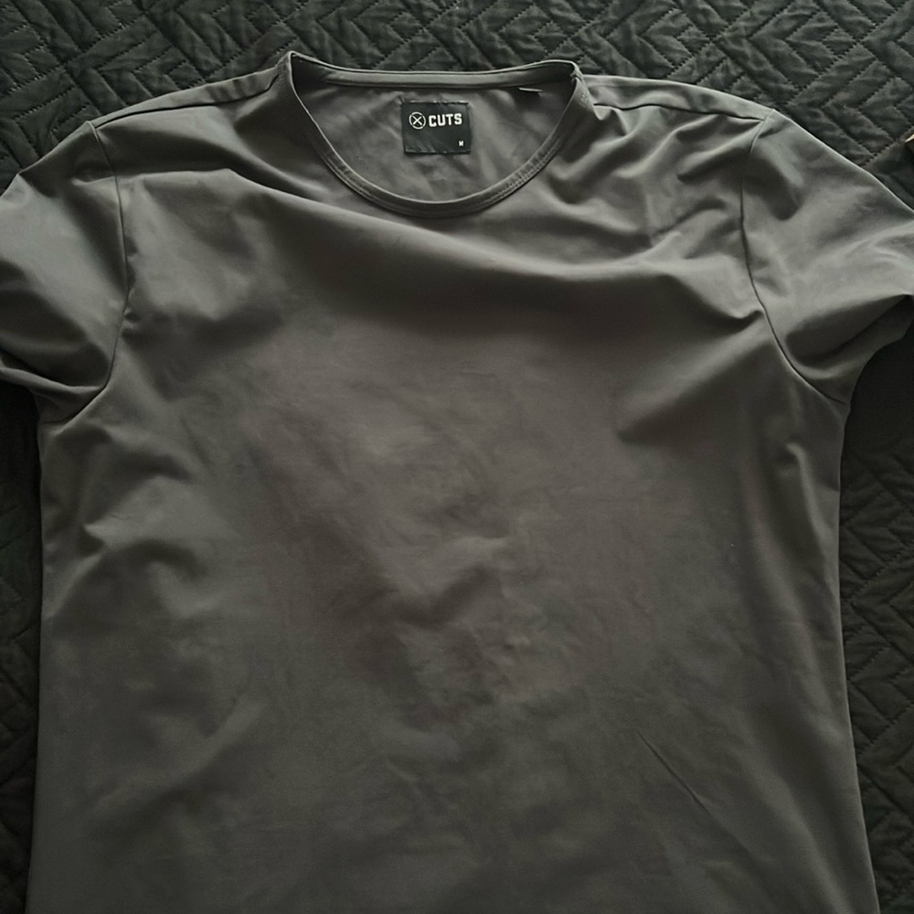 Men’s cuts t-shirt